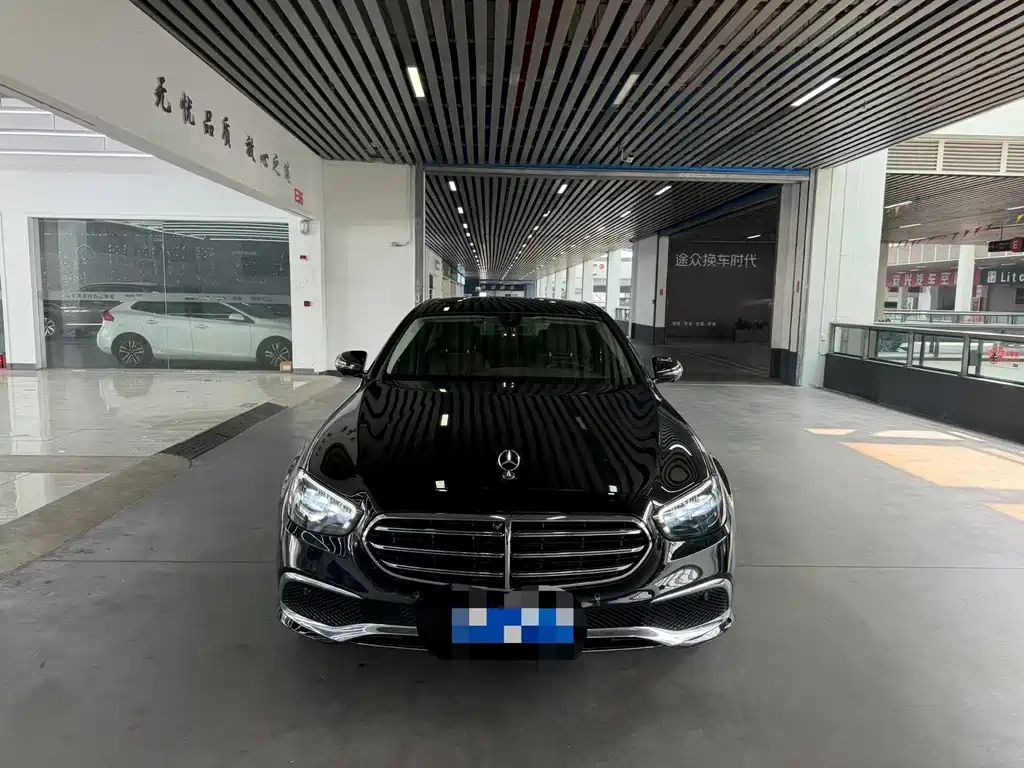 Mercedes-Benz E-Class — фото 2