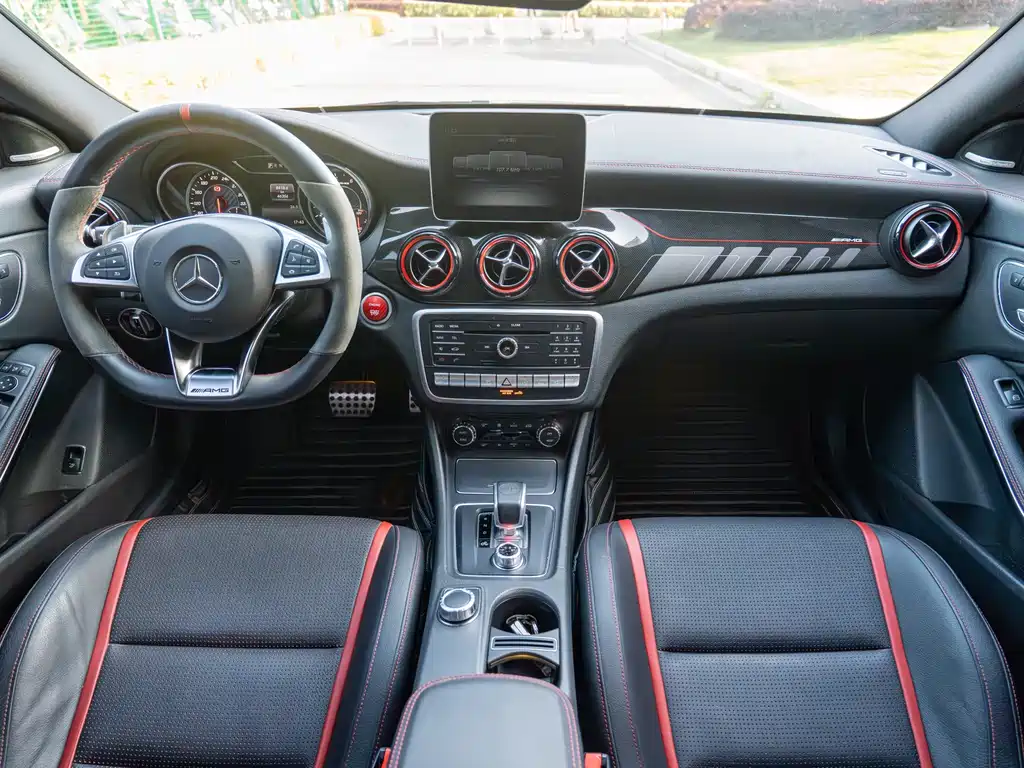 Mercedes-Benz CLA AMG — фото 11