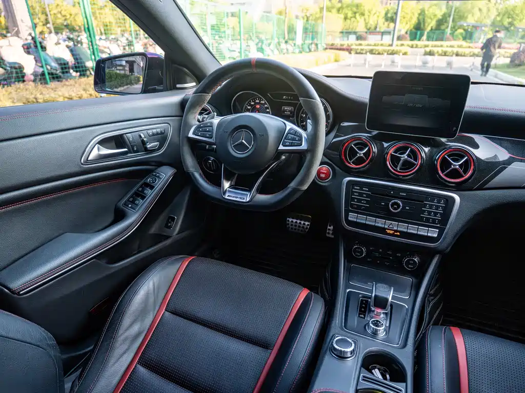 Mercedes-Benz CLA AMG — фото 10