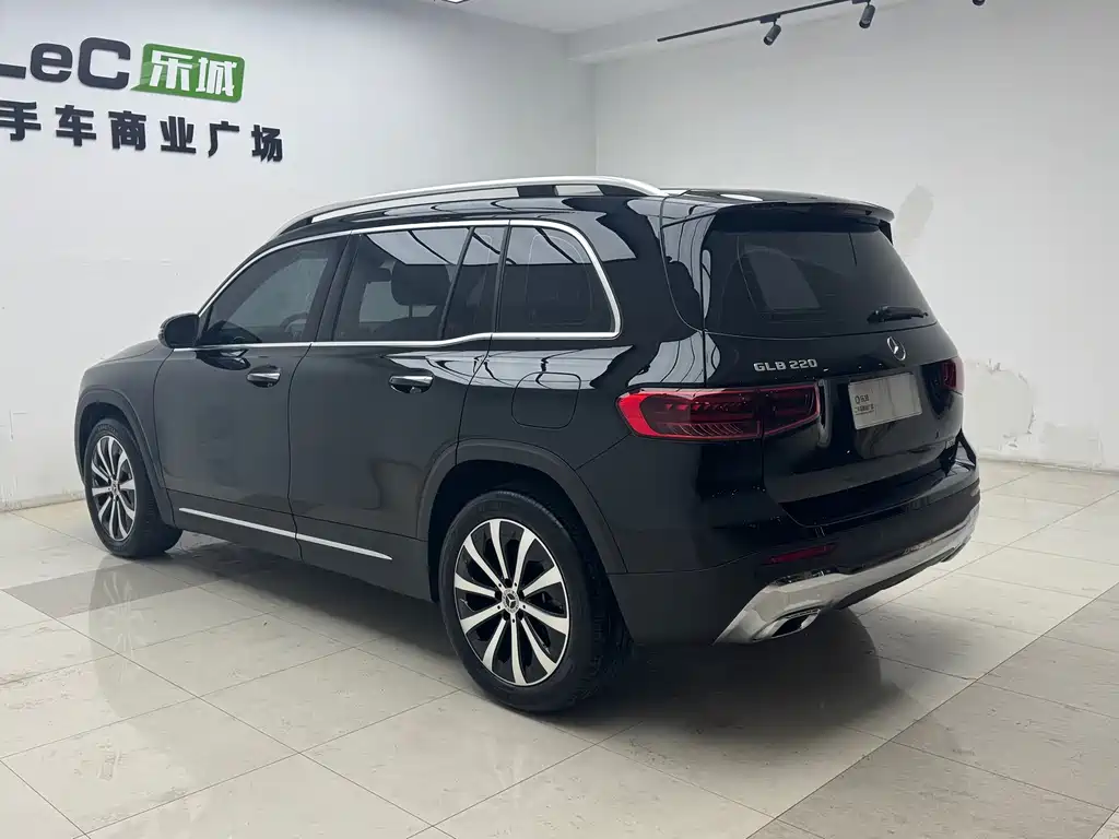 Mercedes-Benz GLB — фото 6