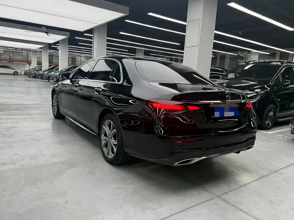 Mercedes-Benz E-Class — фото 15