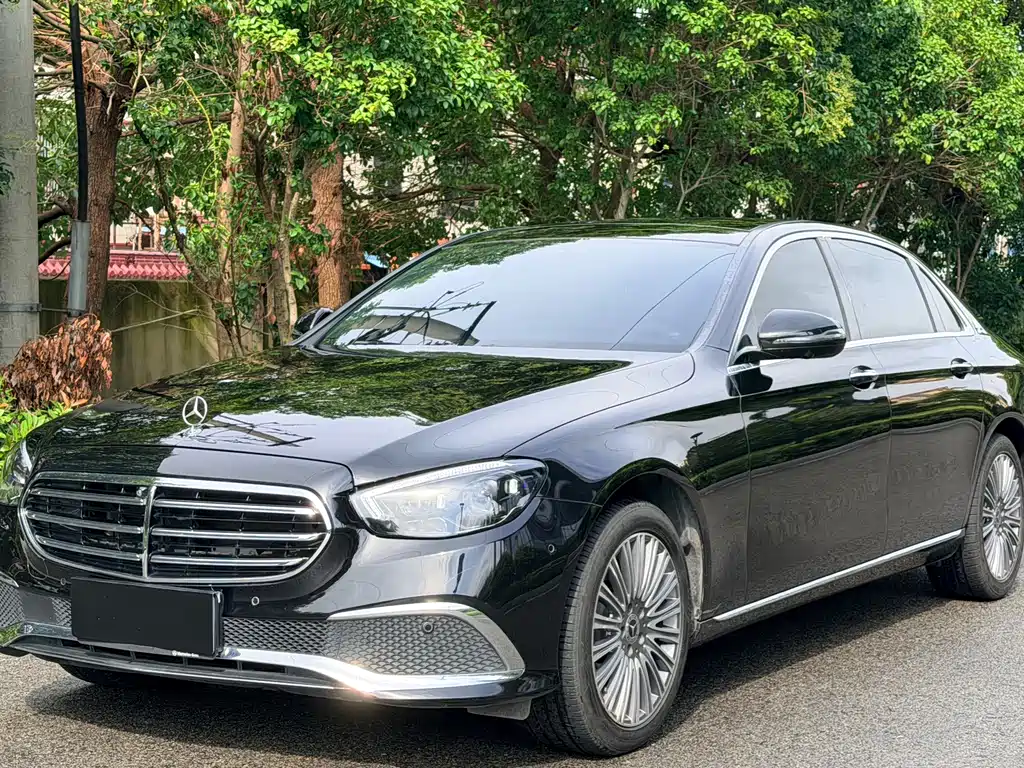 Mercedes-Benz E-Class — фото 4