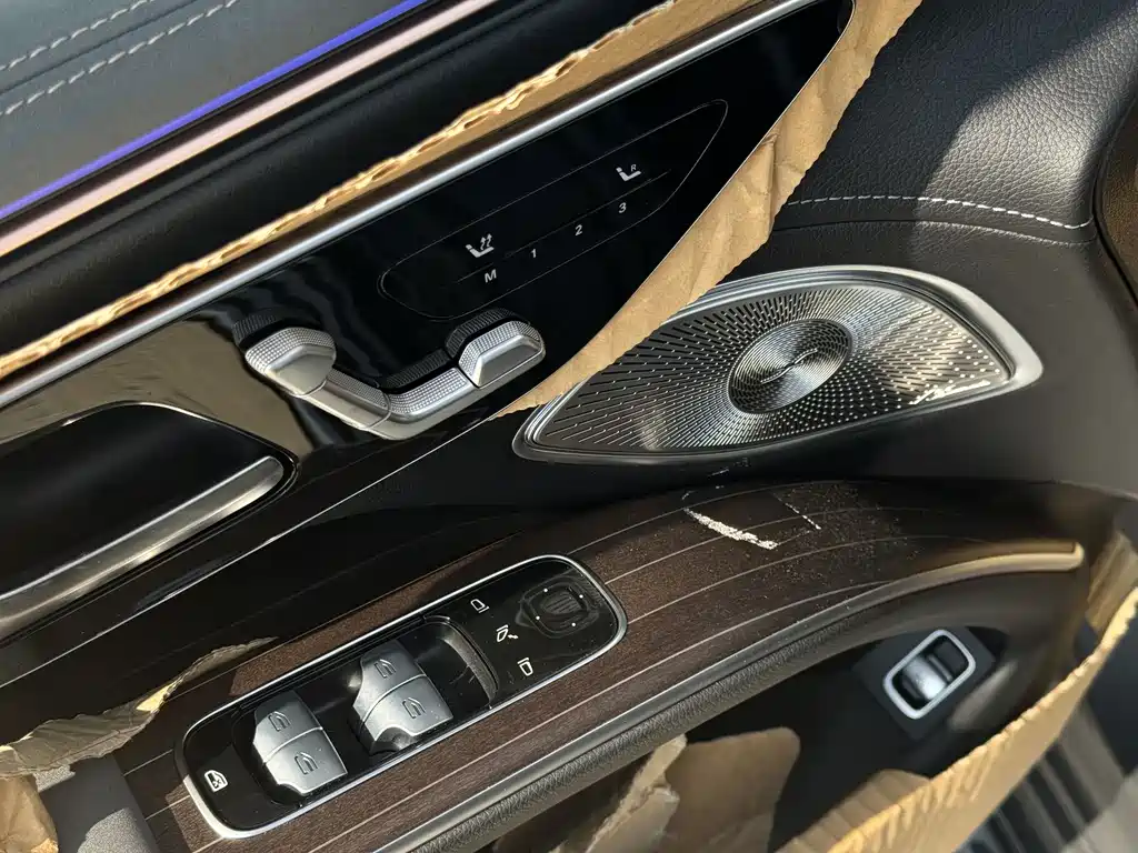 Mercedes-Benz EQS SUV — фото 11