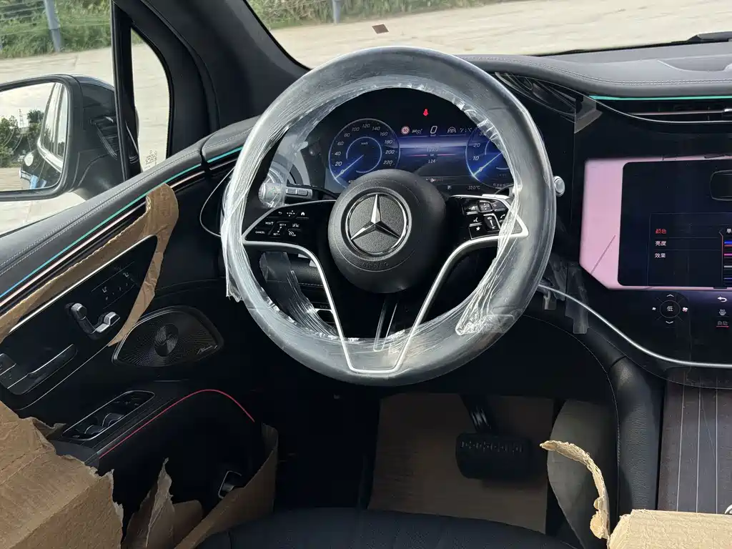 Mercedes-Benz EQS SUV — фото 15