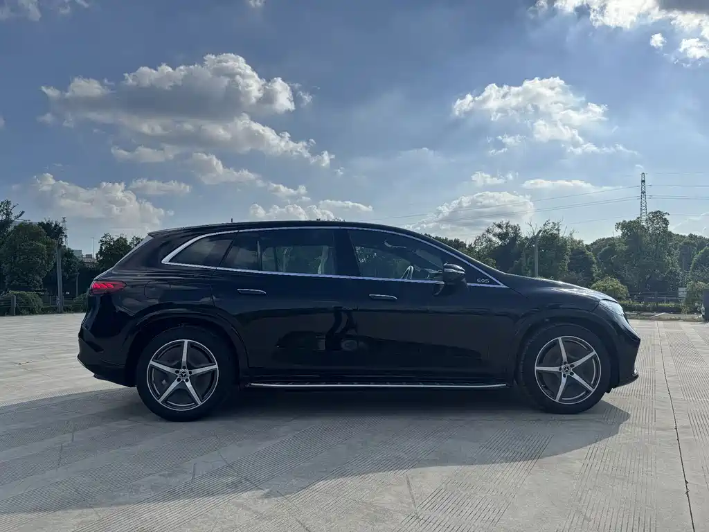 Mercedes-Benz EQS SUV — фото 25
