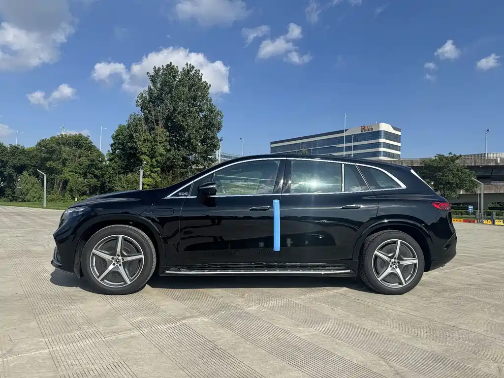 Mercedes-Benz EQS SUV — фото 6