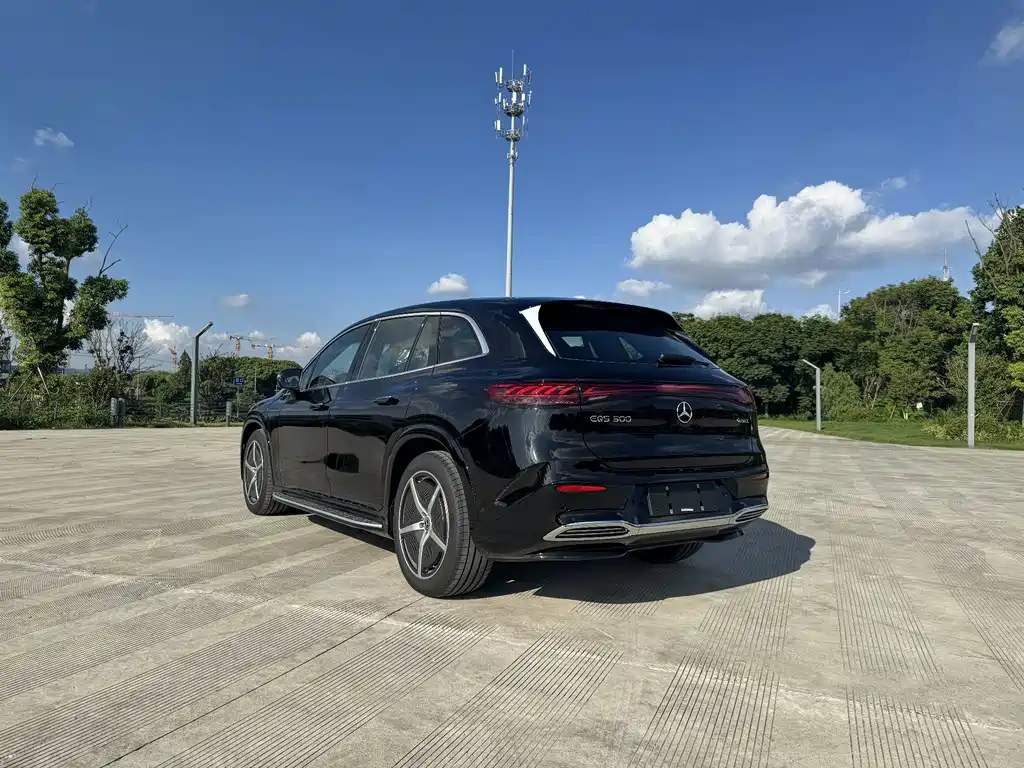 Mercedes-Benz EQS SUV — фото 23