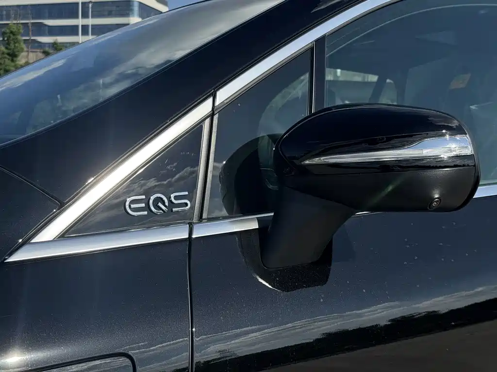 Mercedes-Benz EQS SUV — фото 5