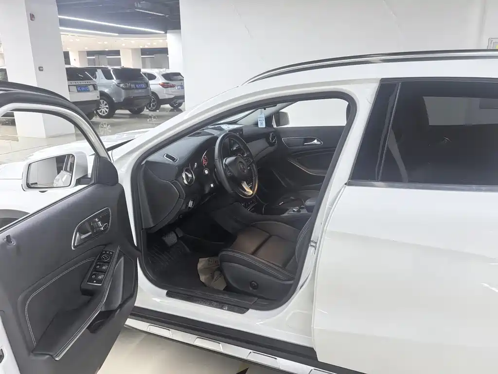 Mercedes-Benz GLA — фото 7