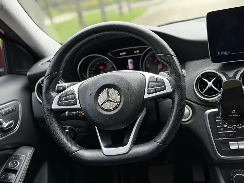 Mercedes-Benz GLA — фото 11