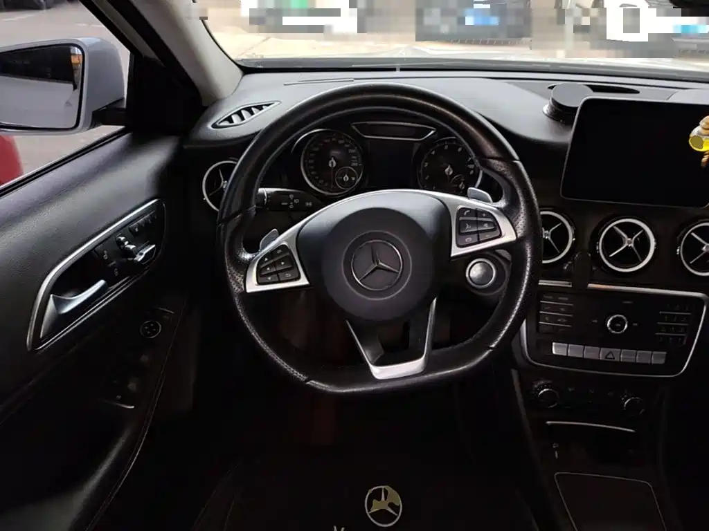 Mercedes-Benz GLA — фото 7