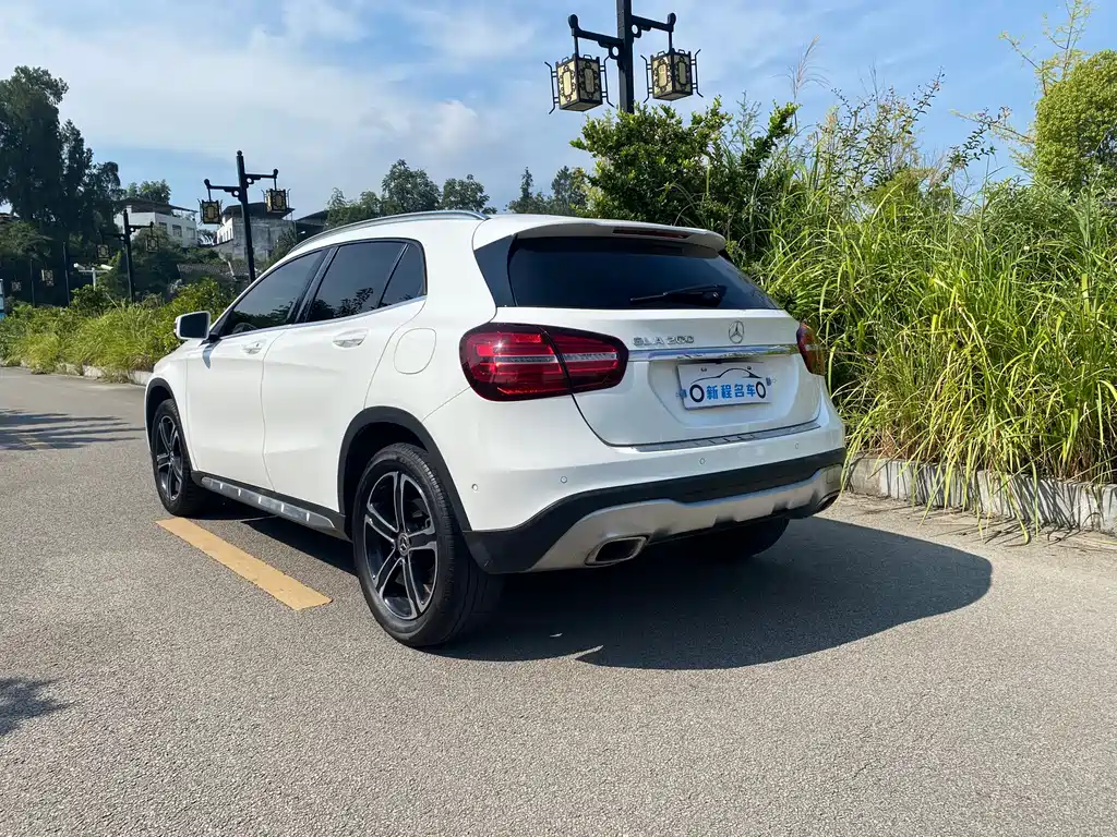 Mercedes-Benz GLA — фото 6