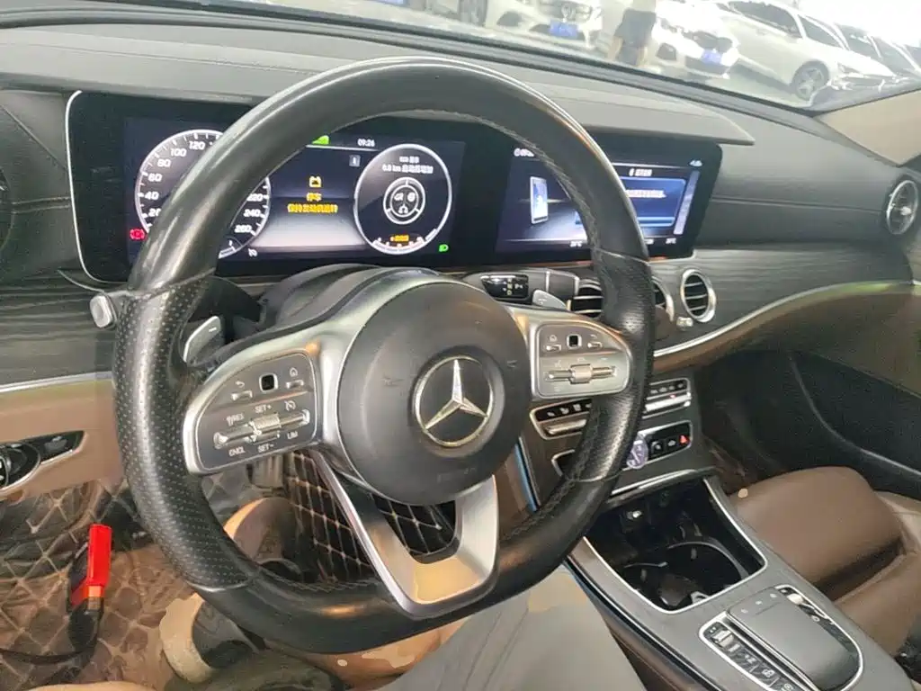 Mercedes-Benz E-Class — фото 10