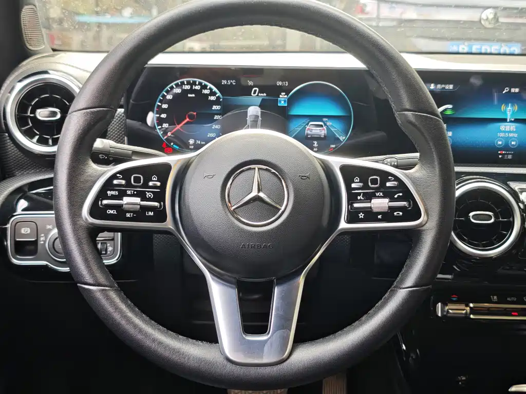 Mercedes-Benz A-Class — фото 14