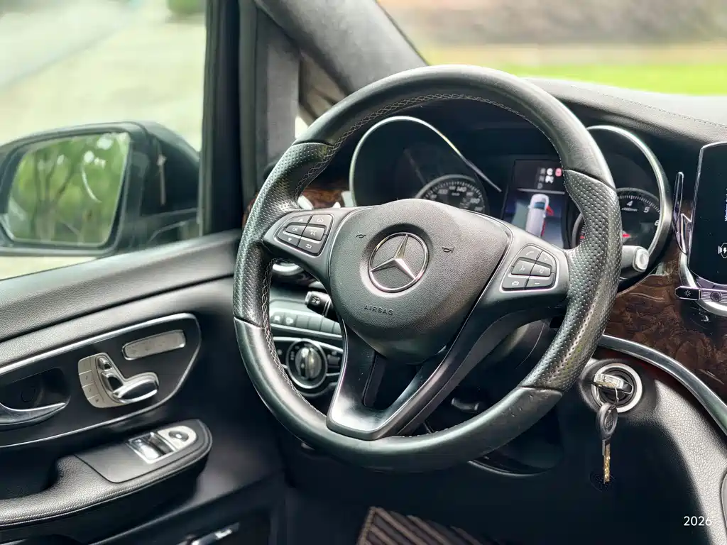 Mercedes-Benz V-Class — фото 13
