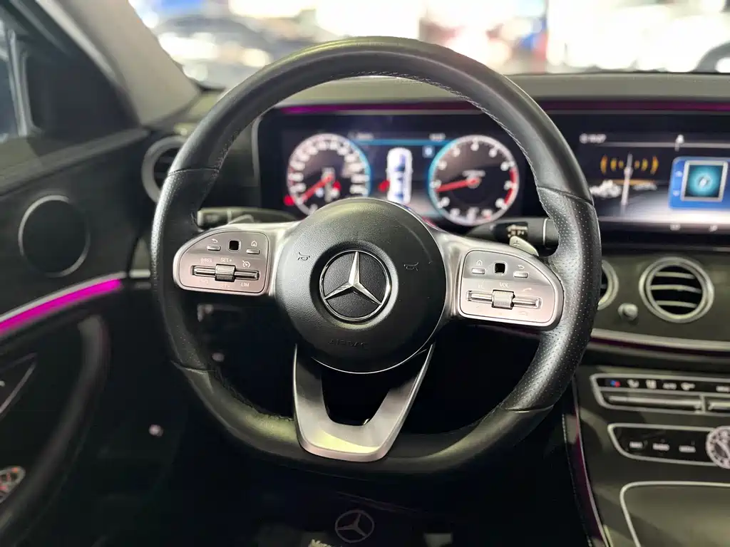 Mercedes-Benz E-Class — фото 11