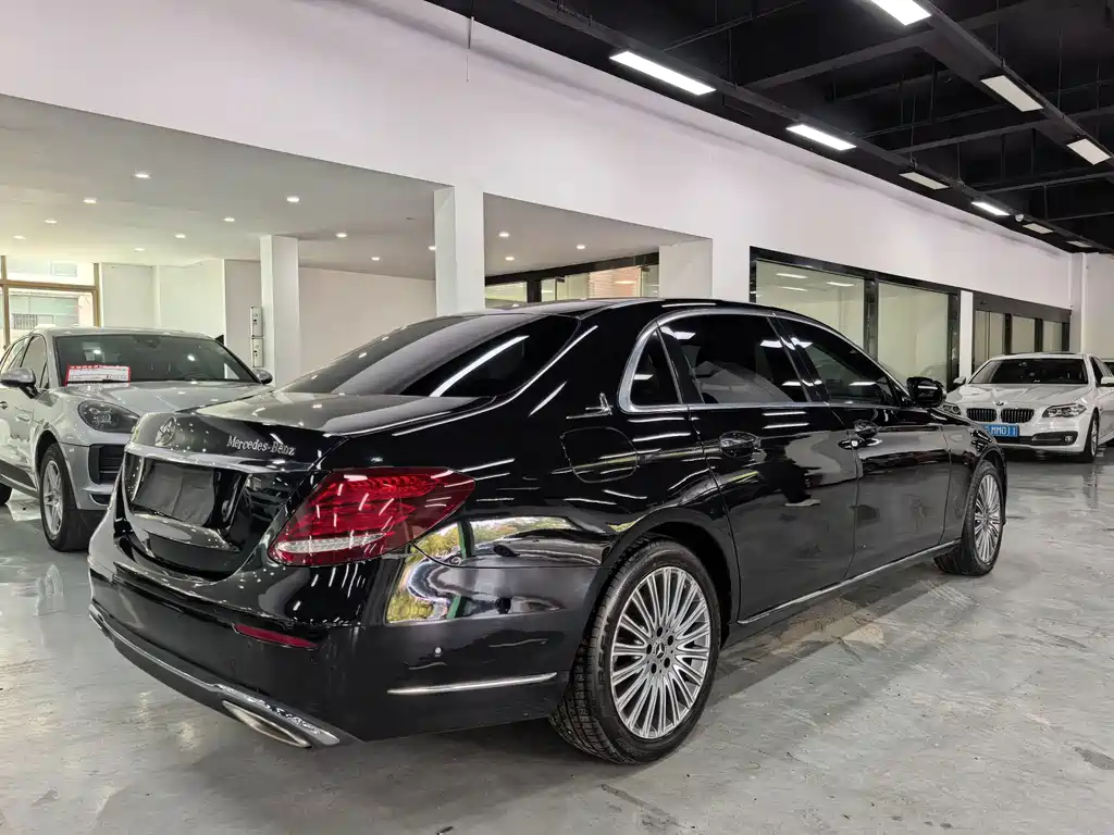 Mercedes-Benz E-Class — фото 5