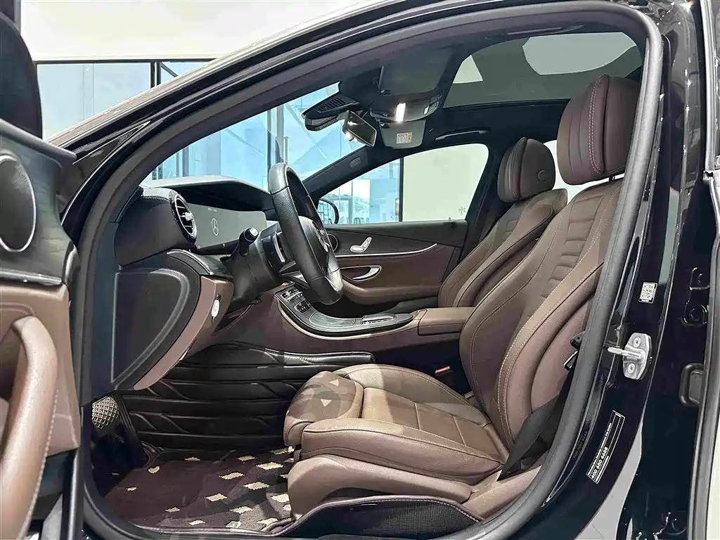 Mercedes-Benz E-Class — фото 4