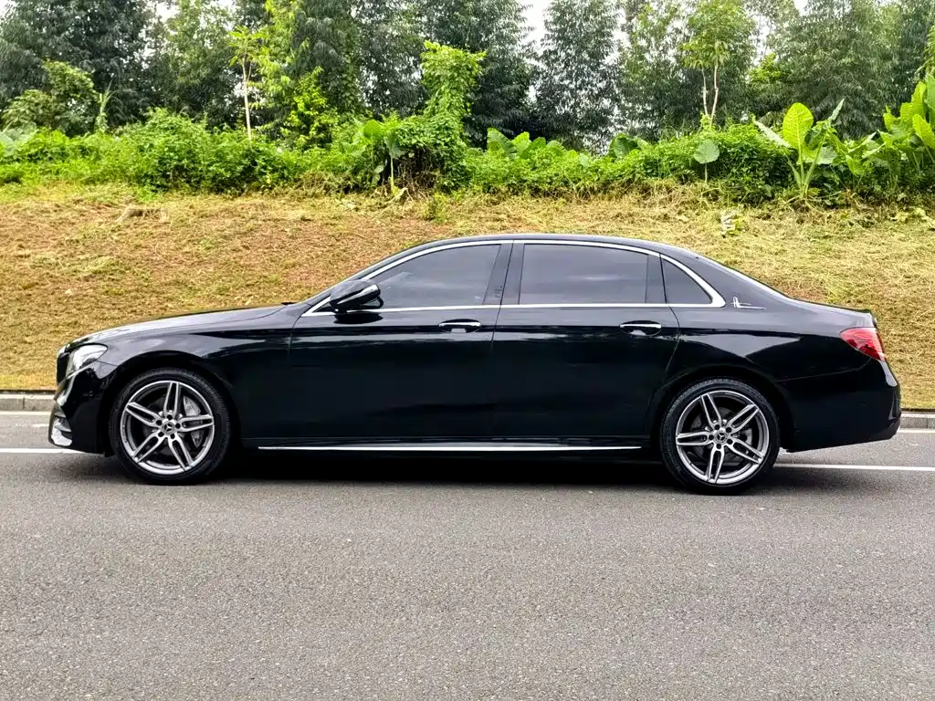 Mercedes-Benz E-Class — фото 4
