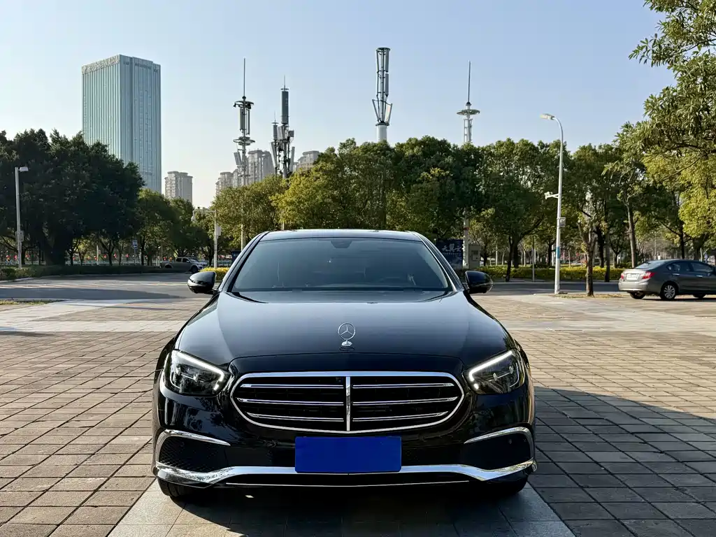 Mercedes-Benz E-Class — фото 2