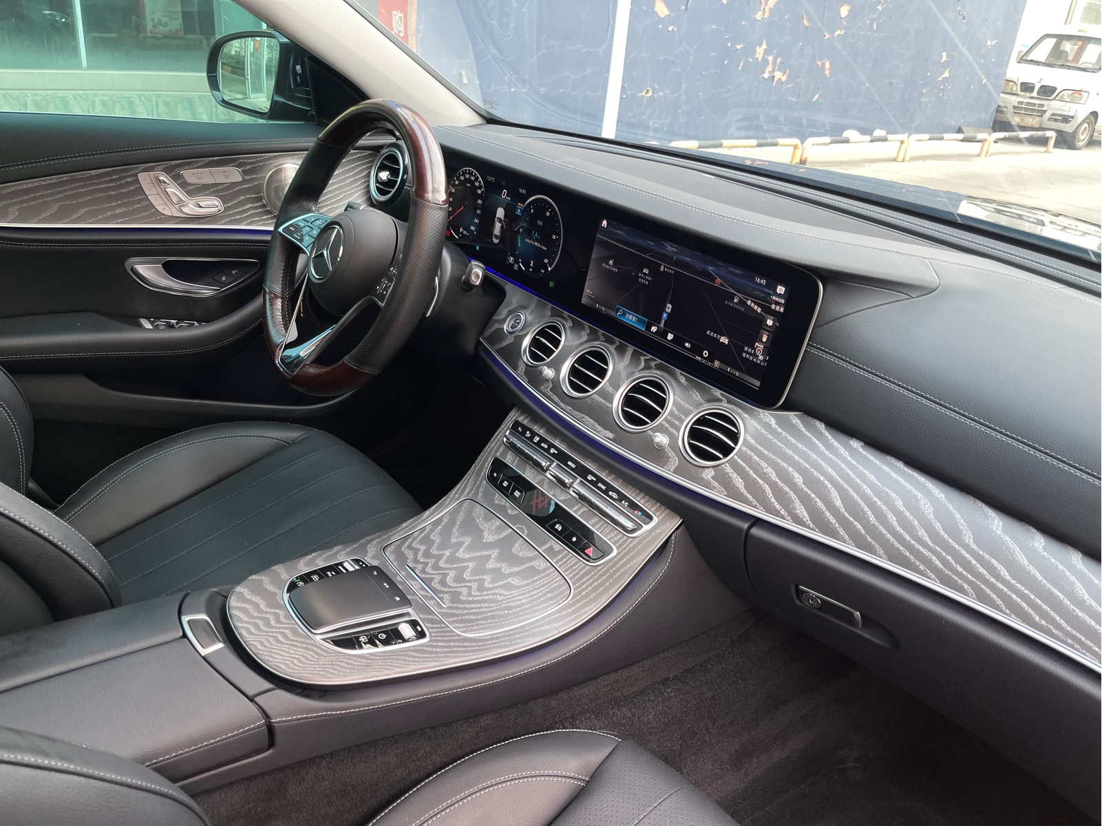 Mercedes-Benz E-Class — фото 14