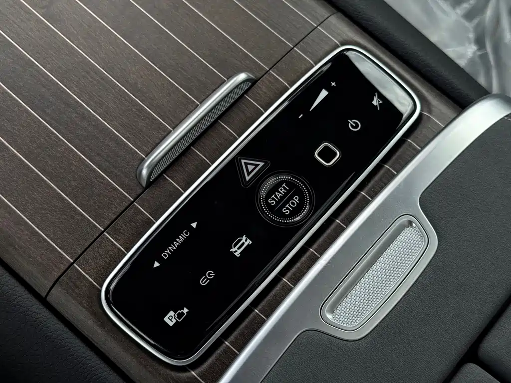 Mercedes-Benz EQS SUV — фото 17