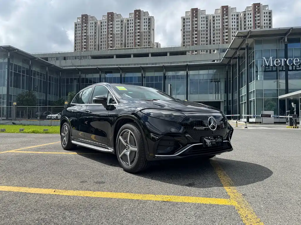 Mercedes-Benz EQS SUV — фото 3