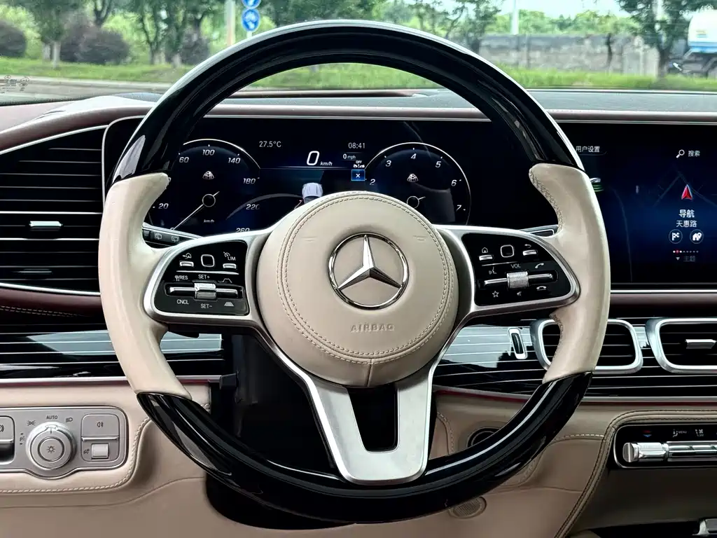 Mercedes-Benz GLS — фото 9