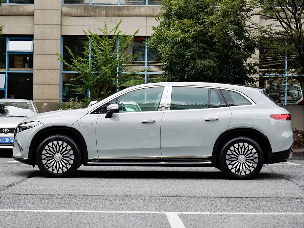 Mercedes-Benz EQS SUV — фото 3