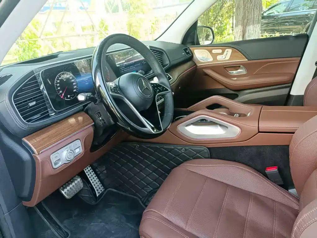 Mercedes-Benz GLS — фото 6