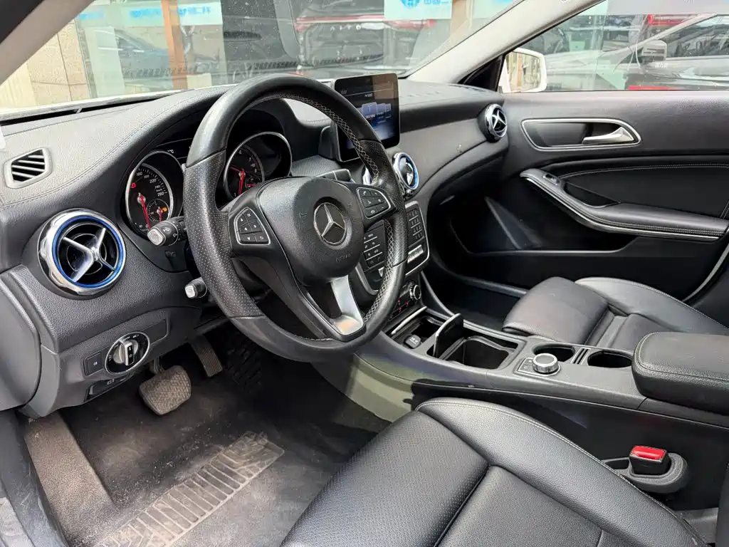 Mercedes-Benz GLA — фото 7