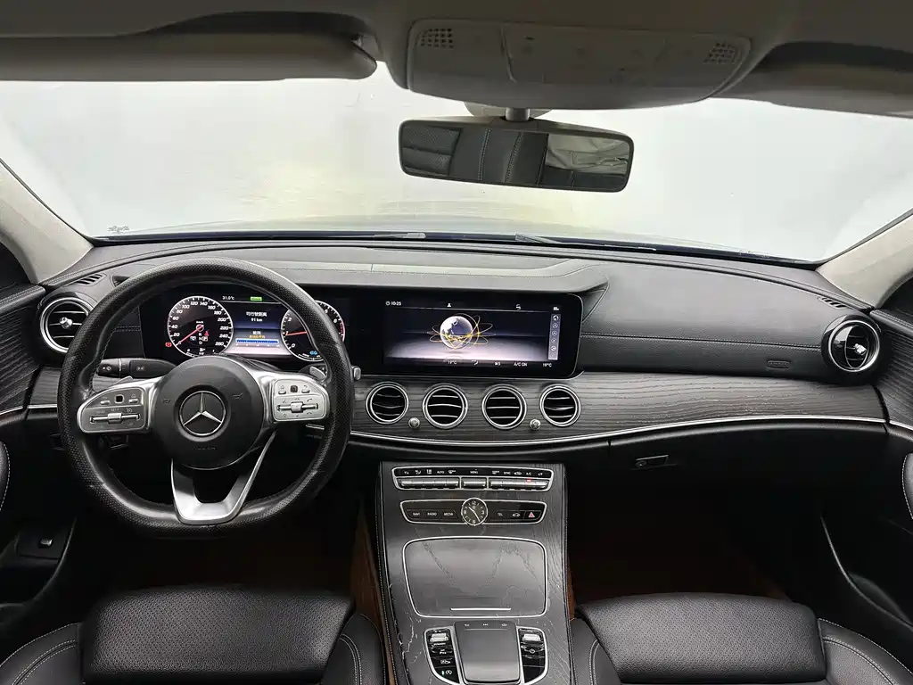 Mercedes-Benz E-Class — фото 13
