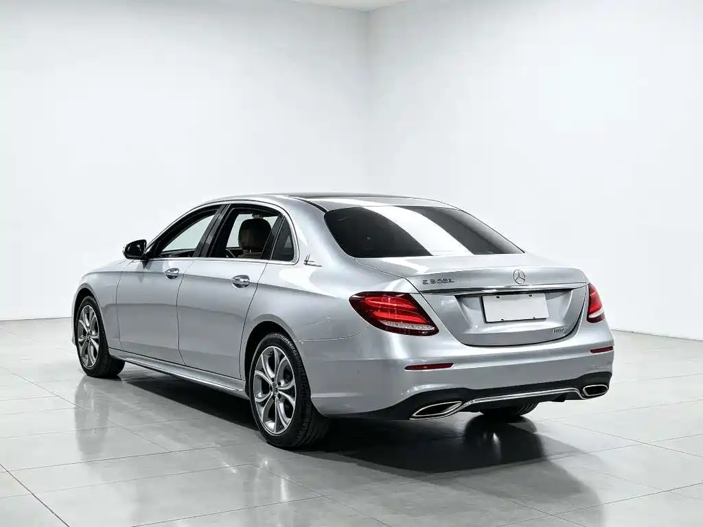 Mercedes-Benz E-Class — фото 3