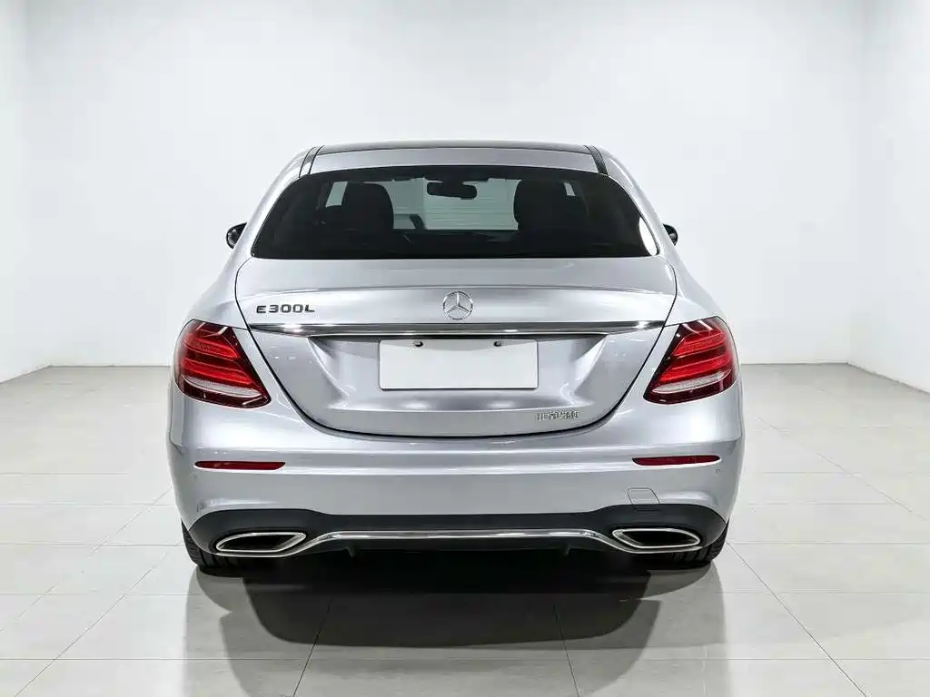Mercedes-Benz E-Class — фото 5