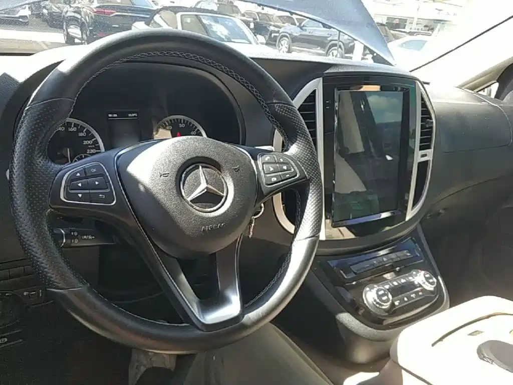 Mercedes-Benz Vito — фото 10