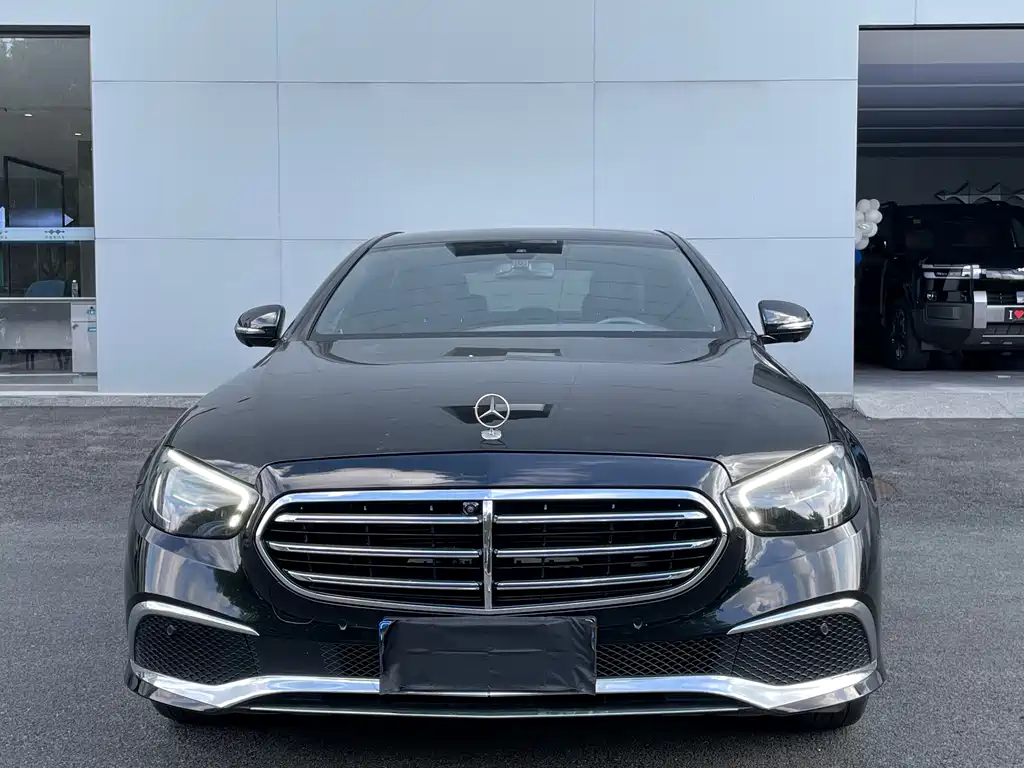 Mercedes-Benz E-Class — фото 2