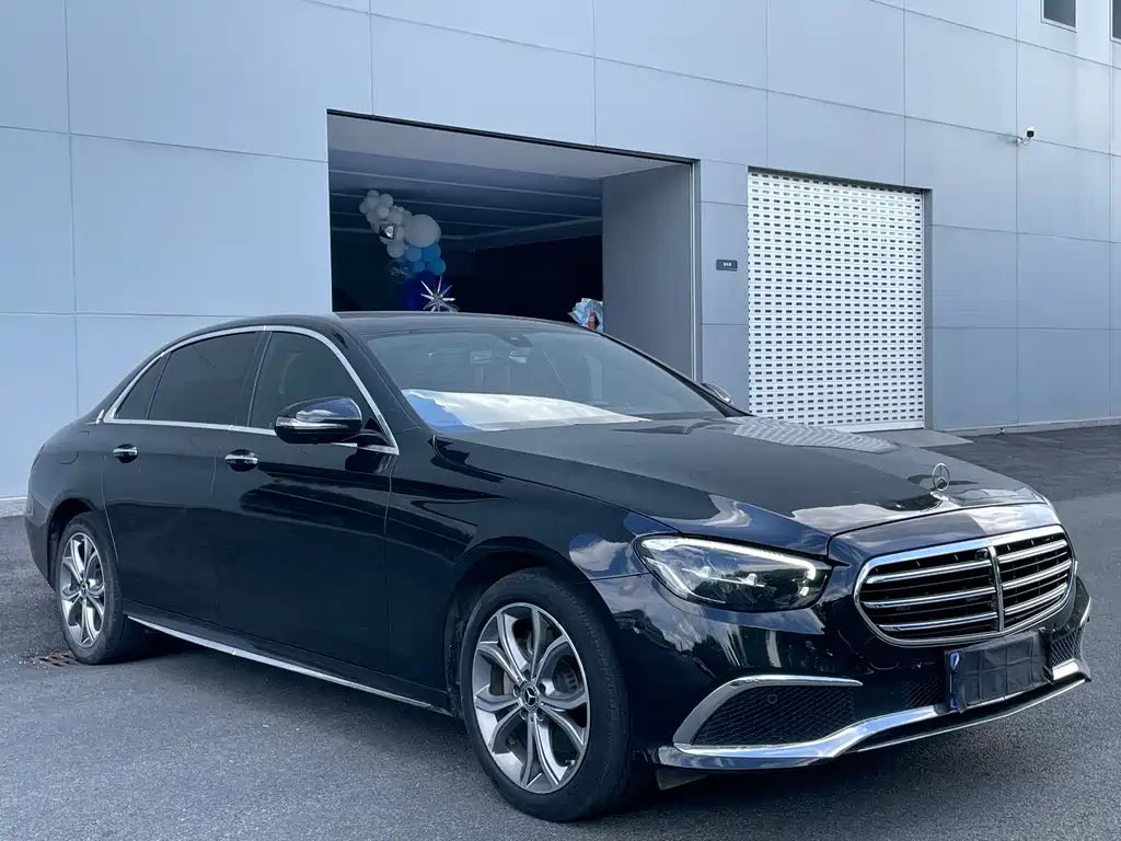 Mercedes-Benz E-Class — фото 3