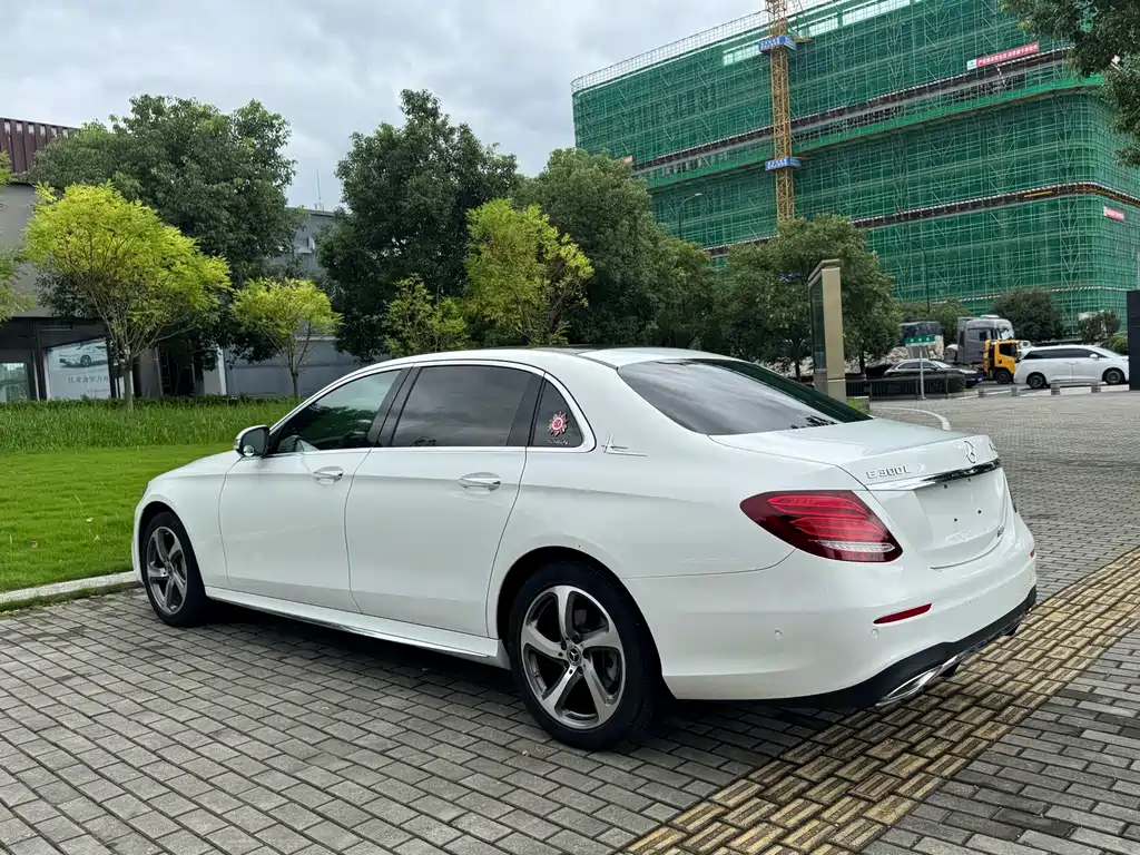 Mercedes-Benz E-Class — фото 13