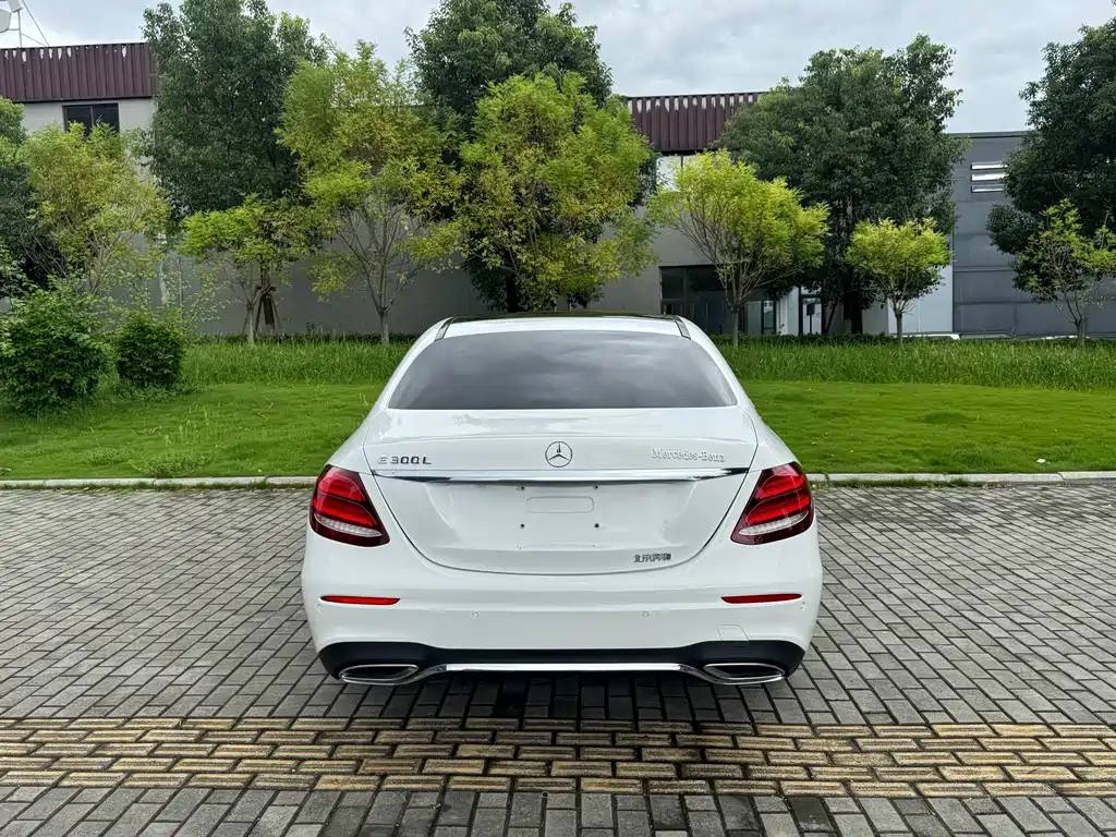 Mercedes-Benz E-Class — фото 14