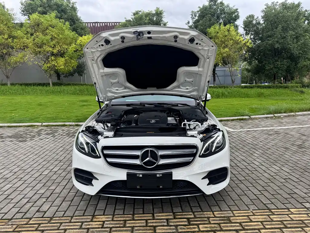 Mercedes-Benz E-Class — фото 15