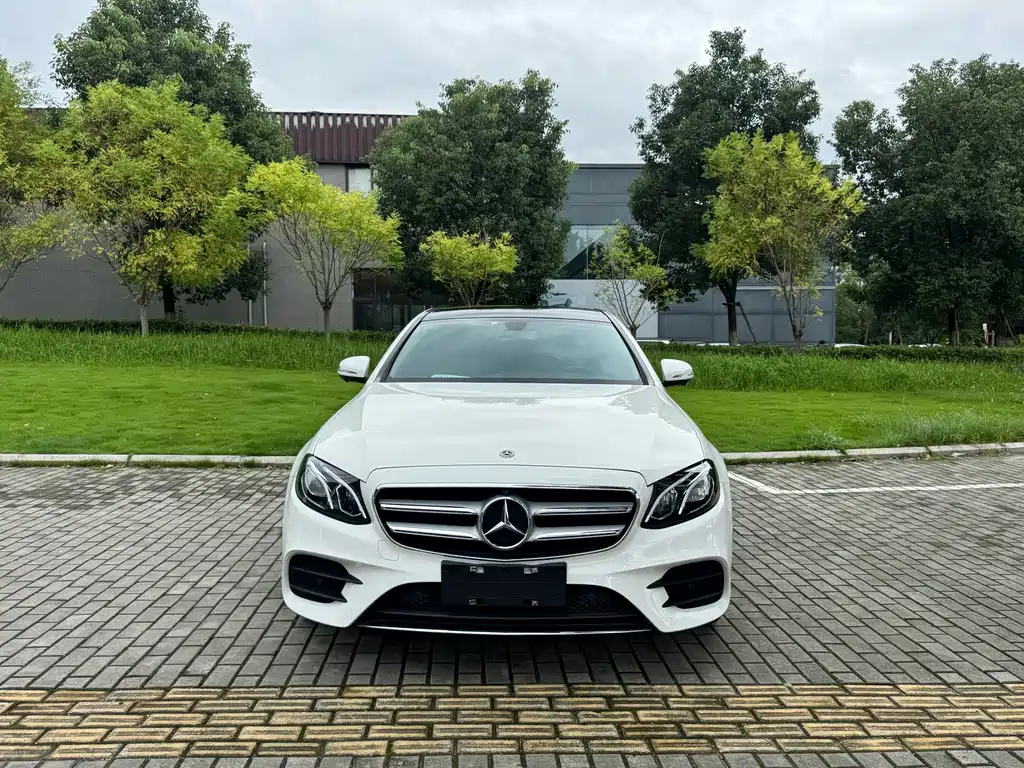 Mercedes-Benz E-Class — фото 3