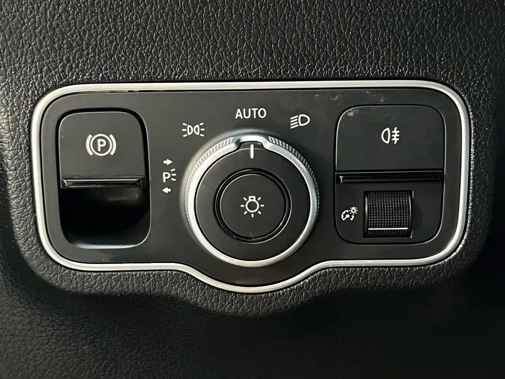Mercedes-Benz GLB — фото 10