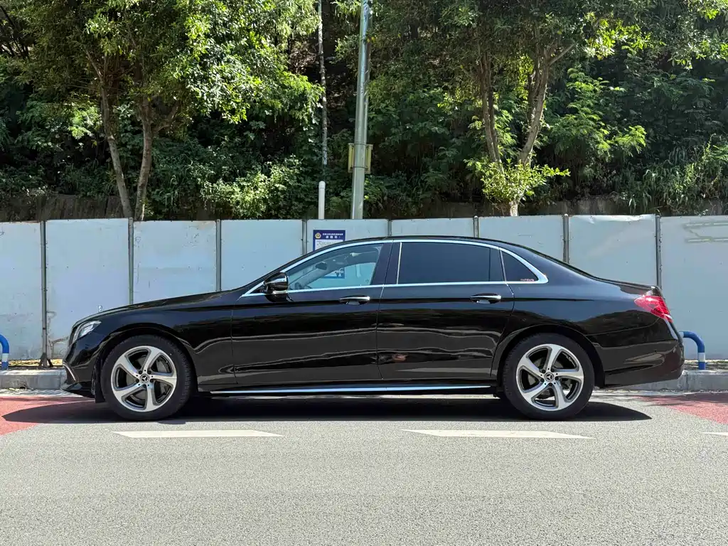 Mercedes-Benz E-Class — фото 2