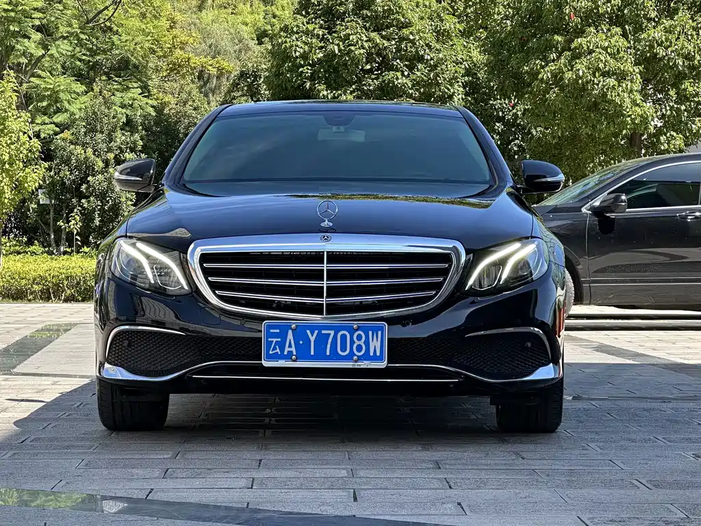 Mercedes-Benz E-Class — фото 2
