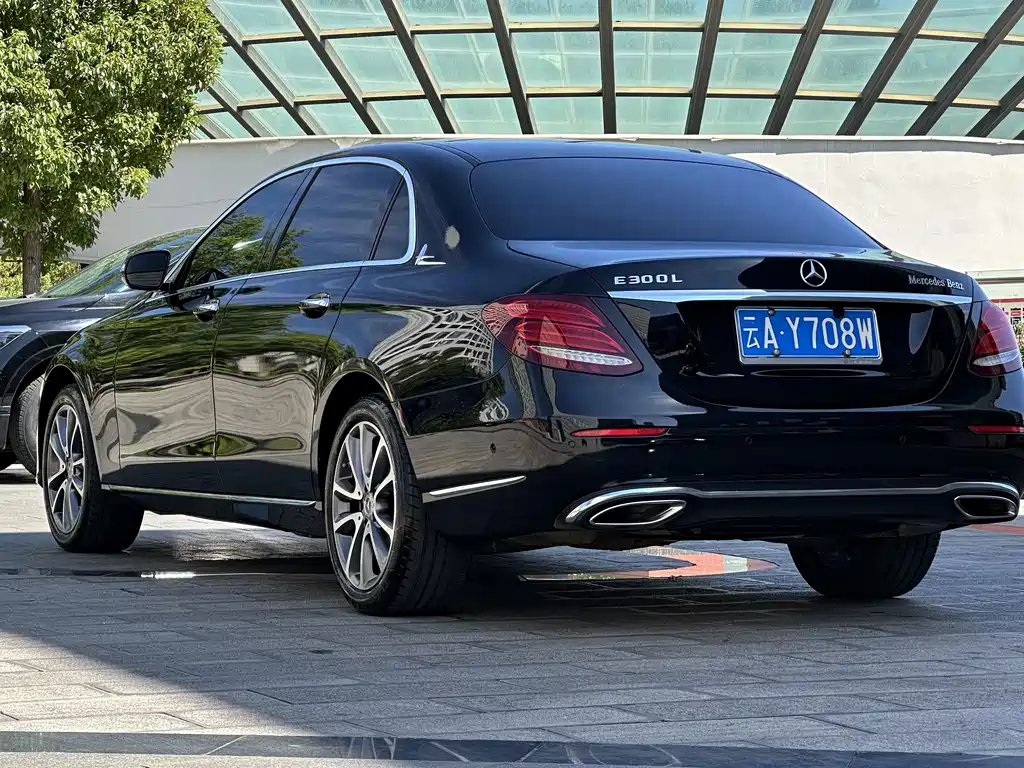 Mercedes-Benz E-Class — фото 9