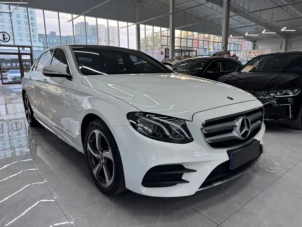 Mercedes-Benz E-Class — фото 3