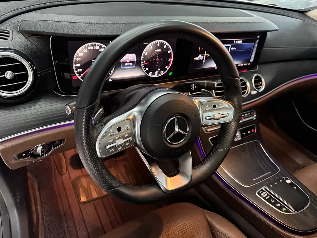 Mercedes-Benz E-Class — фото 9