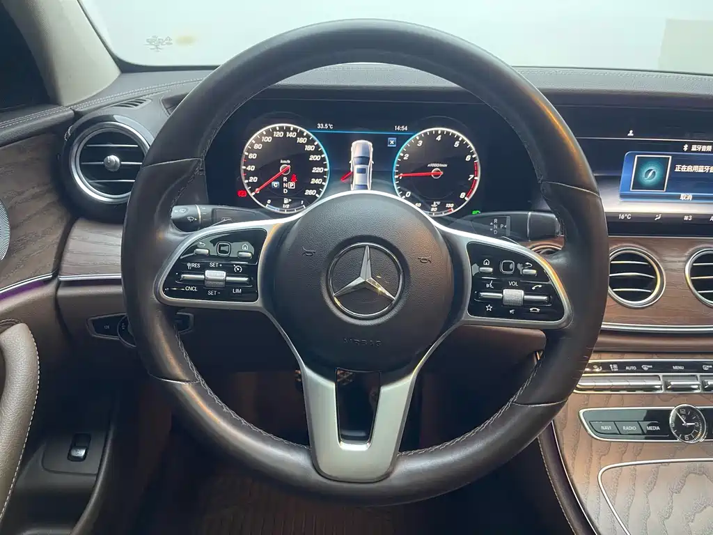 Mercedes-Benz E-Class — фото 17