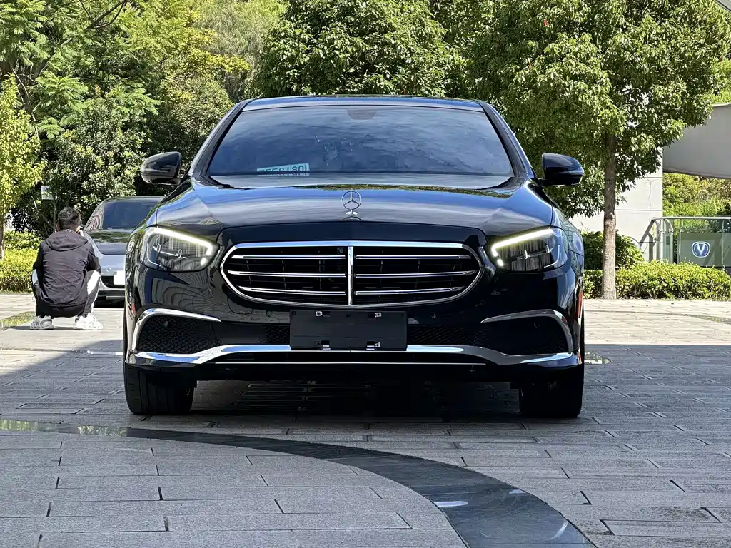 Mercedes-Benz E-Class — фото 2
