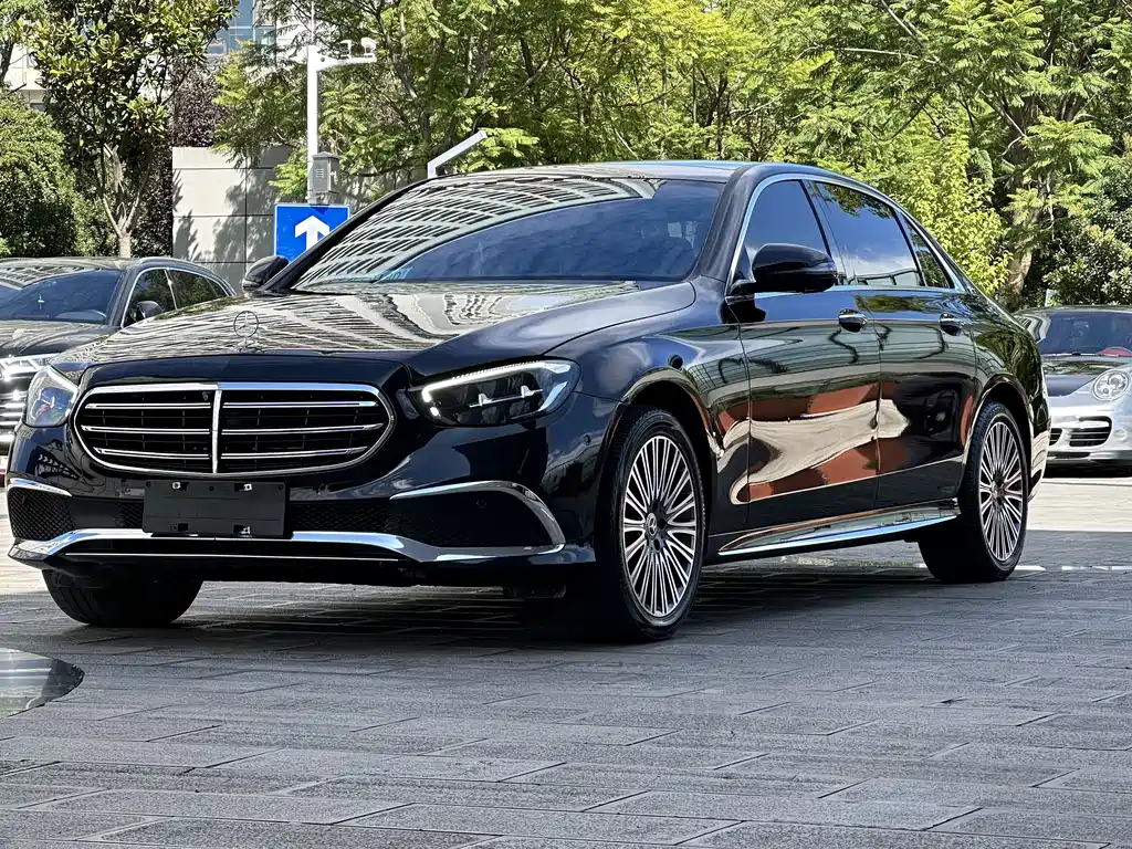 Mercedes-Benz E-Class — фото 3